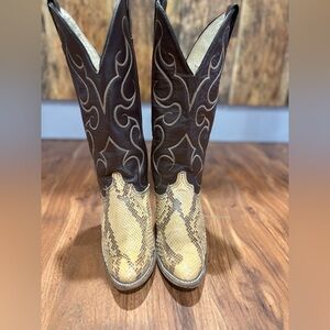 Abilene women’s snakeskin python belly vintage cowboy boots 7 1/2 leather sole